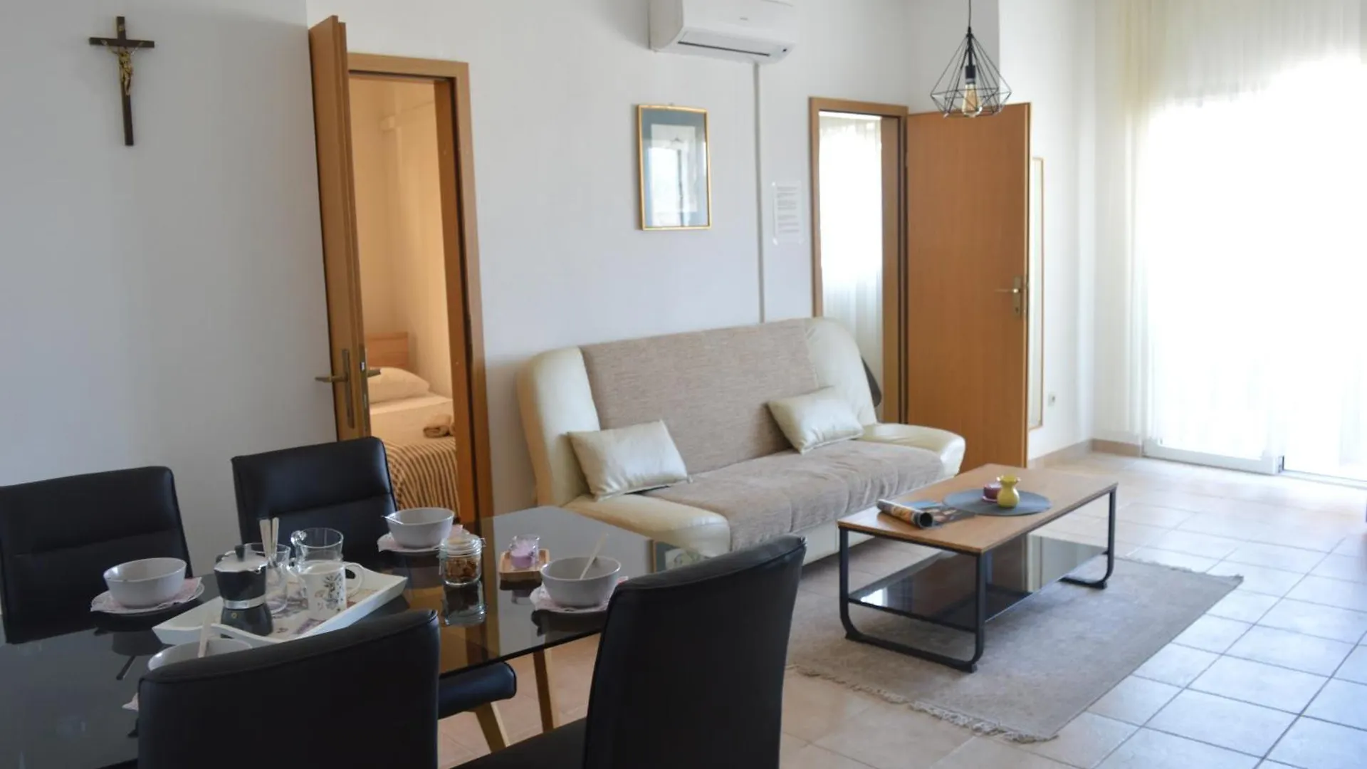 Central Apartments Preko