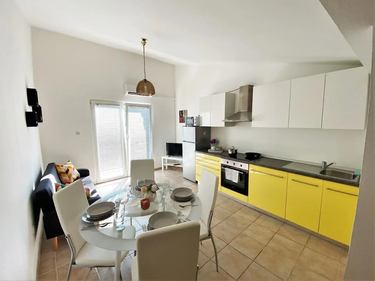 Central Apartments Preko 0*,  Croatia