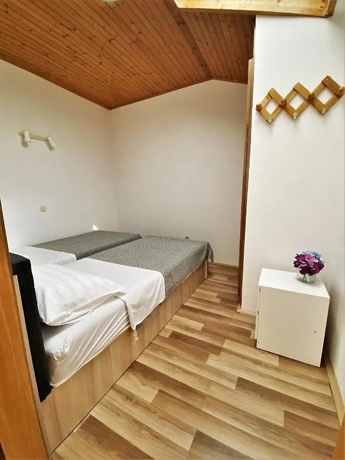Central Apartments Preko 0*,  Croatia
